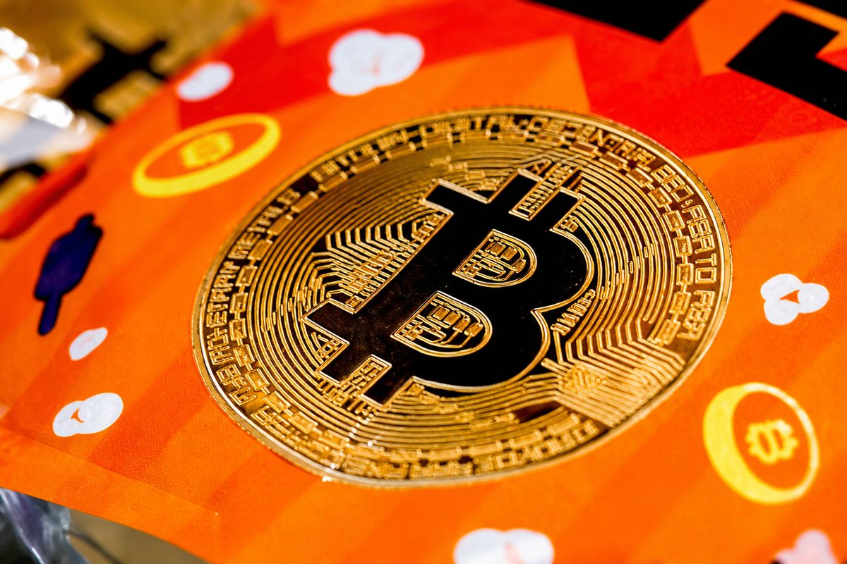 Cryptocurrency vs Traditional Finance: How It Works, Pros, Cons and What to Choose in 2026