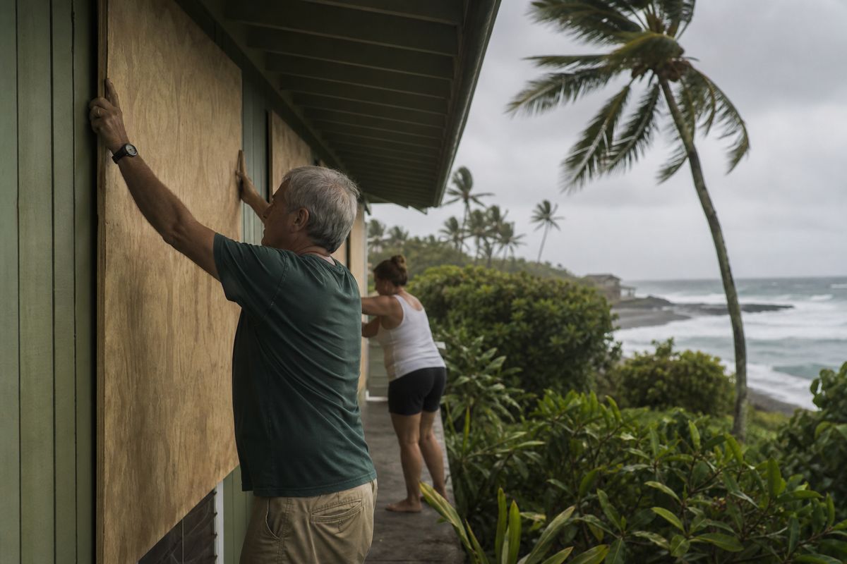 Residents securing homes ahead of approaching storm on Kauai coast