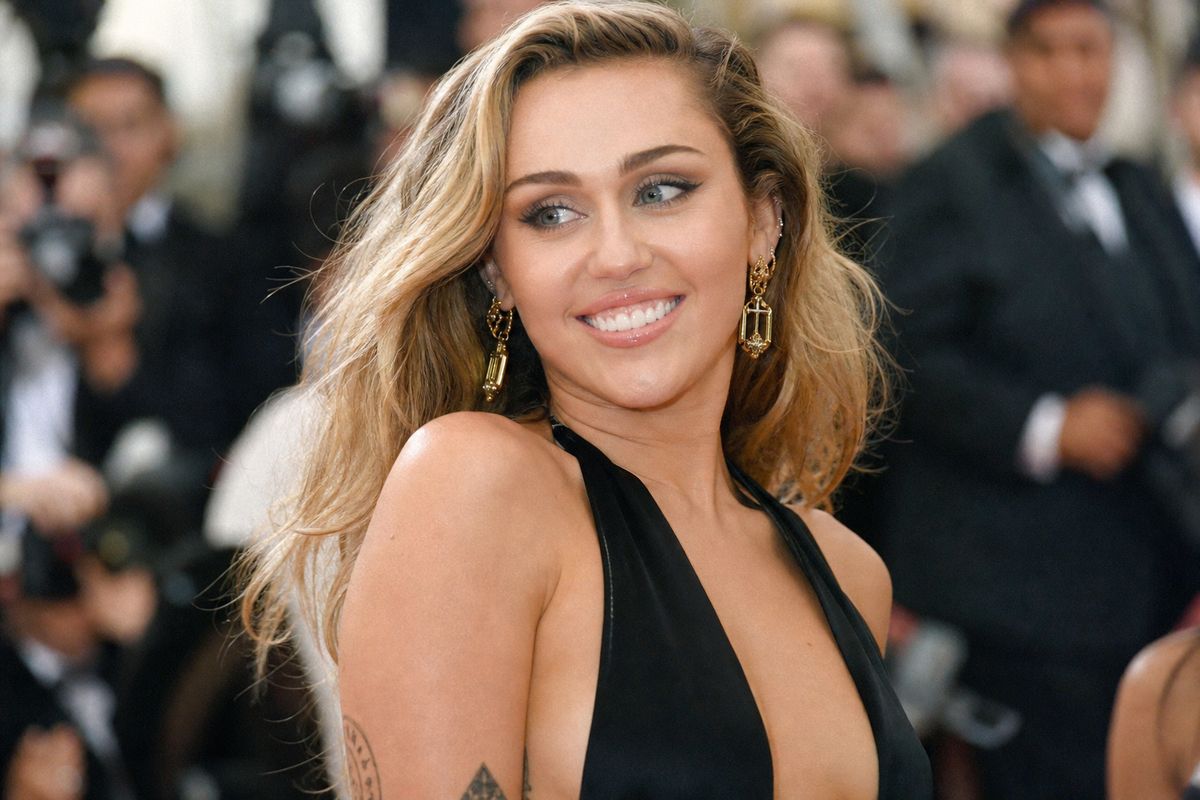 Miley Cyrus smiling on a red carpet event